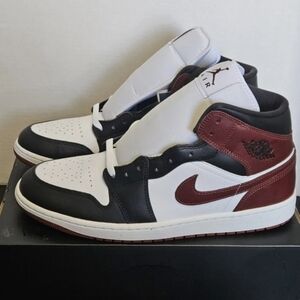 AIR JORDAN 1 MID SE WHITE-DARK-PONY-BLACK MEN'S SIZE 9.5 BRAND NEW IN BOX